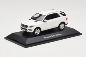 Mercedes ML W166 Calcit White Minichamps 1:43 B66960062 Метал — снимка 2 от 4