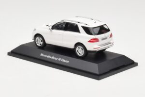 Mercedes ML W166 Calcit White Minichamps 1:43 B66960062 Метал — снимка 3 от 4