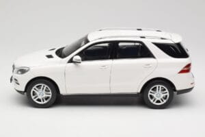 Mercedes ML W166 Бял Minichamps 1:18 100030101 Метал — снимка 4 от 8