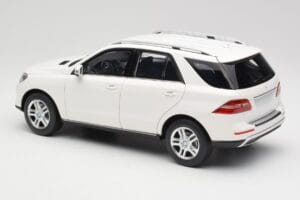 Mercedes ML W166 Бял Minichamps 1:18 100030101 Метал — снимка 7 от 8