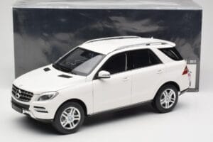 Mercedes ML W166 Бял Minichamps 1:18 100030101 Метал — снимка 8 от 8