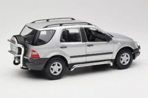 Mercedes ML320 W163 Сребрист Maisto 1:18 50319 Метал — снимка 3 от 8