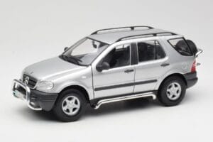 Mercedes ML320 W163 Сребрист Maisto 1:18 50319 Метал