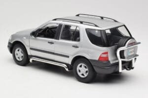 Mercedes ML320 W163 Сребрист Maisto 1:18 50319 Метал — снимка 7 от 8