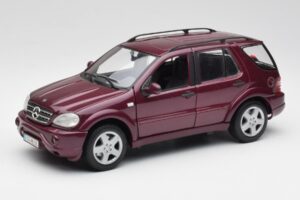 Mercedes ML55 AMG W163 Лилав Maisto 1:18 31876 Метал