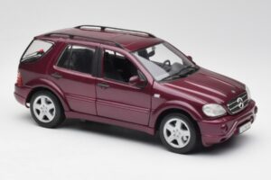 Mercedes ML55 AMG W163 Лилав Maisto 1:18 31876 Метал — снимка 6 от 8