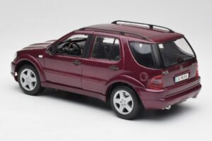 Mercedes ML55 AMG W163 Лилав Maisto 1:18 31876 Метал — снимка 7 от 8