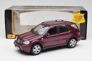 Mercedes ML55 AMG W163 Лилав Maisto 1:18 31876 Метал — снимка 8 от 8