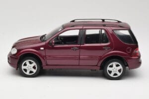Mercedes ML55 AMG W163 Червен Maisto 1:18 50348 Метал — снимка 4 от 8