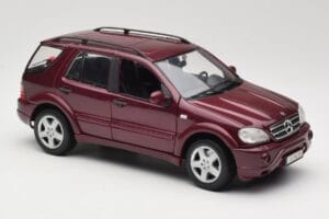 Mercedes ML55 AMG W163 Червен Maisto 1:18 50348 Метал — снимка 6 от 8