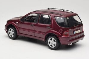 Mercedes ML55 AMG W163 Червен Maisto 1:18 50348 Метал — снимка 7 от 8