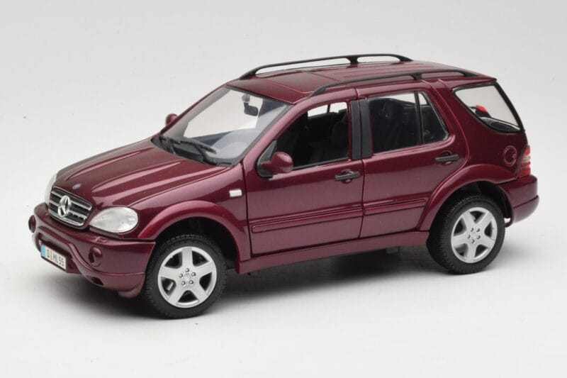 Mercedes ML55 AMG W163 Червен Maisto 1:18 50348 Метал