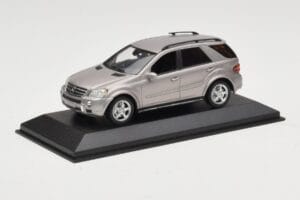Mercedes ML63 AMG W164 Сив Металик Minichamps 1:43 400034570 Метал — снимка 2 от 4