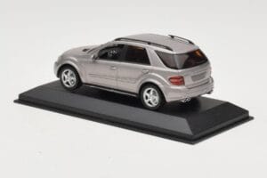 Mercedes ML63 AMG W164 Сив Металик Minichamps 1:43 400034570 Метал — снимка 3 от 4