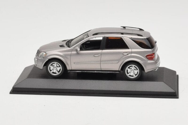 Mercedes ML63 AMG W164 Сив Металик Minichamps 1:43 400034570 Метал