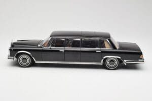 Mercedes 600 Pullman W100 Черен AUTOart 1:18 76197 Метал — снимка 4 от 8
