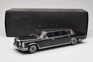 Mercedes 600 Pullman W100 Черен AUTOart 1:18 76197 Метал — снимка 8 от 8