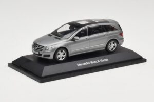Mercedes R-Class W251 Palladium Silver Metallic Minichamps 1:43 B66960055 Метал — снимка 2 от 4