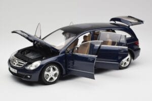 Mercedes R-Class W251 Танзанит Синьо Minichamps 1:18 150034600 Метал — снимка 2 от 8