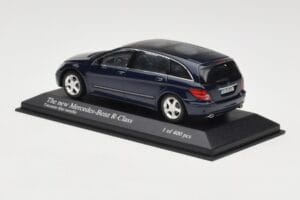 Mercedes R-Class W251 Tanzanite Blue Minichamps 1:43 B66962215 Метал — снимка 3 от 4