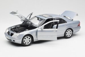 Mercedes S-Class W220 Светлосин Maisto 1:18 56050 Метал — снимка 2 от 8