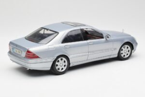 Mercedes S-Class W220 Светлосин Maisto 1:18 56050 Метал — снимка 3 от 8