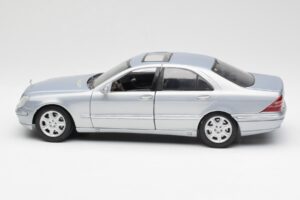 Mercedes S-Class W220 Светлосин Maisto 1:18 56050 Метал — снимка 4 от 8