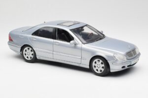 Mercedes S-Class W220 Светлосин Maisto 1:18 56050 Метал — снимка 6 от 8