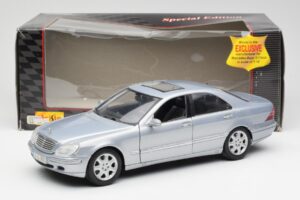 Mercedes S-Class W220 Светлосин Maisto 1:18 56050 Метал — снимка 8 от 8