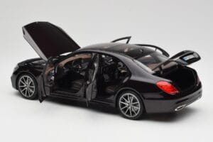 Mercedes S-Class W222 AMG Line Ruby Черен Metallic Norev 1:18 183483 Метал — снимка 5 от 8