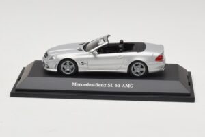 Mercedes SL 63 AMG R230 Silver Metallic Minichamps 1:43 B66960018 Метал