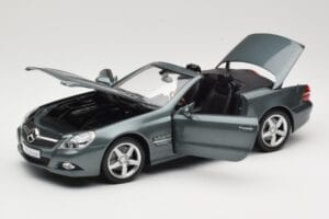 Mercedes SL R230 Amiant Green Minichamps 1:18 B66962389 Метал — снимка 2 от 8