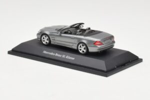 Mercedes SL R230 Palladium Silver Metallic Minichamps 1:43 B66962390 Метал — снимка 3 от 4