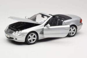 Mercedes SL R230 Сребрист Maisto 1:18 B66962125 Метал — снимка 2 от 8