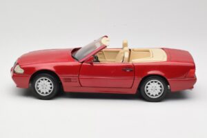 Mercedes SL500 R129 Червен Revell 1:18 08927 Метал — снимка 4 от 8
