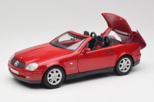 Mercedes SLK 230 R170 Червен Maisto 1:18 56023 Метал — снимка 2 от 9
