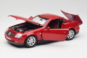 Mercedes SLK 230 R170 Червен Maisto 1:18 56023 Метал — снимка 3 от 9