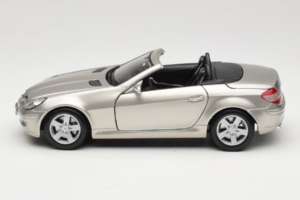 Mercedes SLK R171 Светло Бронзово Металик Maisto 1:18 31674-R1 Метал — снимка 4 от 8