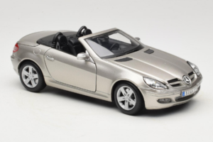 Mercedes SLK R171 Светло Бронзово Металик Maisto 1:18 31674-R1 Метал — снимка 6 от 8
