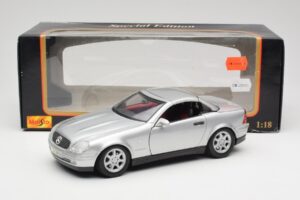 Mercedes SLK R170 Роудстър Сребрист Maisto 1:18 31674 Метал — снимка 2 от 9