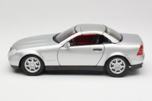 Mercedes SLK R170 Роудстър Сребрист Maisto 1:18 31674 Метал — снимка 3 от 9