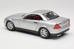 Mercedes SLK R170 Роудстър Сребрист Maisto 1:18 31674 Метал — снимка 4 от 9