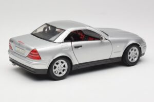 Mercedes SLK R170 Роудстър Сребрист Maisto 1:18 31674 Метал — снимка 5 от 9