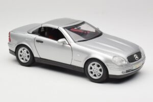 Mercedes SLK R170 Роудстър Сребрист Maisto 1:18 31674 Метал — снимка 6 от 9