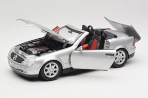 Mercedes SLK R170 Роудстър Сребрист Maisto 1:18 31674 Метал — снимка 8 от 9
