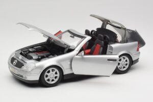 Mercedes SLK R170 Роудстър Сребрист Maisto 1:18 31674 Метал — снимка 9 от 9