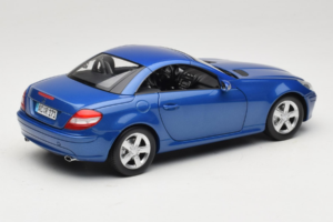 Mercedes SLK R171 Blue Metallic Minichamps 1:18 100033131 Метал — снимка 4 от 11