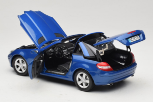 Mercedes SLK R171 Blue Metallic Minichamps 1:18 100033131 Метал — снимка 6 от 11