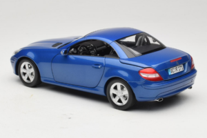 Mercedes SLK R171 Blue Metallic Minichamps 1:18 100033131 Метал — снимка 10 от 11
