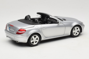 Mercedes SLK R171 Сребрист Minichamps 1:18 B66962318 Метал — снимка 3 от 9